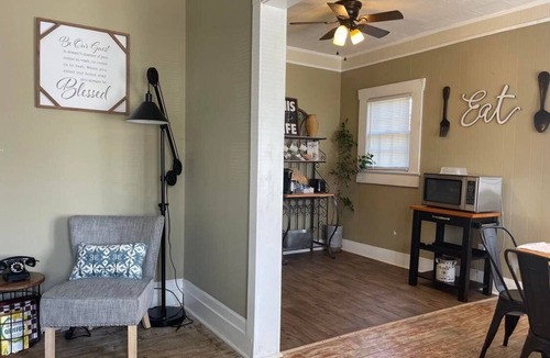 Lyons House | Vidalia Sweet Onion Home in Downtown Lyons, with King Bed-Travel Workers Welcome