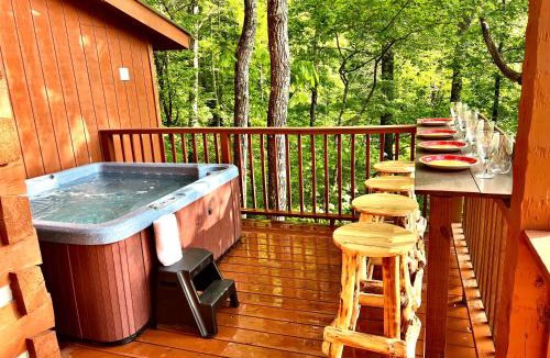 Townsend House | Views/Huge King Bed Suite/Dogs Welcome