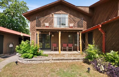 Rio Frio Villa | Villa 1: Pool & Short Walk to the Frio River