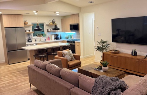 Rio Vista House | VILLA VERDE WALKING DISTANCE TO RIVER ~Rio Vista Lovely 3 bd room~ SMTX