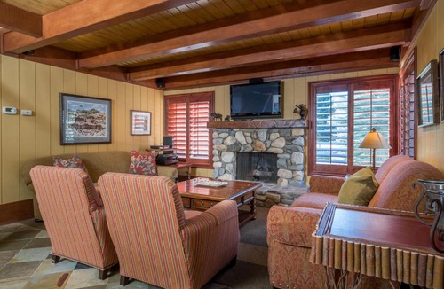 Elkhorn Apartment | Villager 1218
