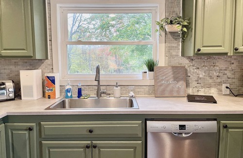 Madison Cottage | Vineyard View | Walk to Wineries & River| Hot Tub