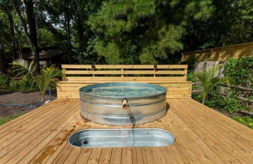 Bayshore House | Vintage Airstream Glamping w/Cowboy Pool Near Wilmington