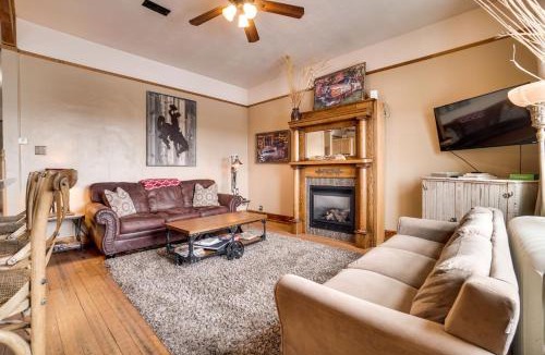 Laramie Apartment | Vintage Downtown Laramie Apartment with Deck!
