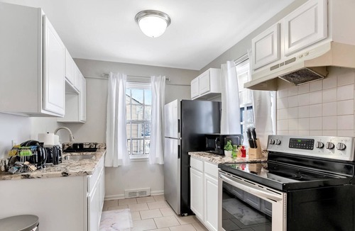 Oak Park House | Vintage NYC Style & Pet Friendly Home