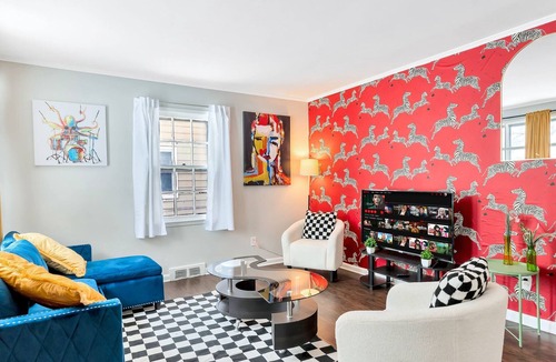 Oak Park House | Vintage NYC Style & Pet Friendly Home