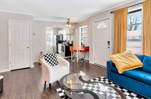 Oak Park House | Vintage NYC Style & Pet Friendly Home