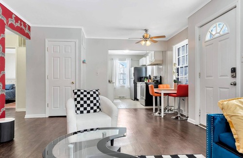 Oak Park House | Vintage NYC Style & Pet Friendly Home