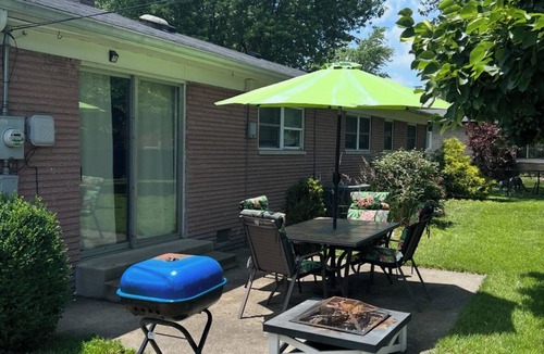 Speedway House | VRBO in the heart of Speedway.