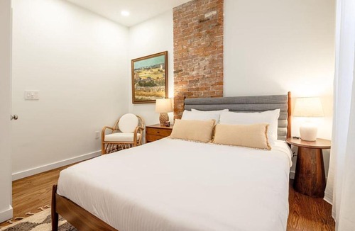 Over-the-Rhine Apartment | Walk to ALL - Washington Park - Gorgeous 2BR Condo