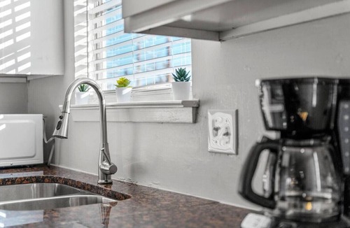 Central Arlington Apartment | Walk to AT&T! Family-Friendly 2 Queen Beds