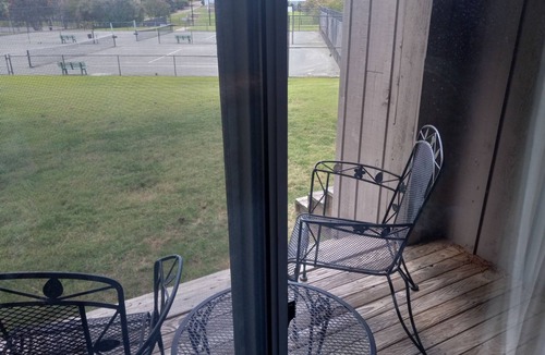 Kingsmill Apartment | Walk to beach by Busch Gardens, lovely room