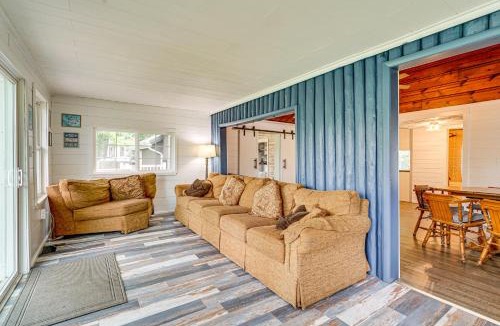 Allenton House | Walk to Cranberry Lake: Quaint Family Cottage