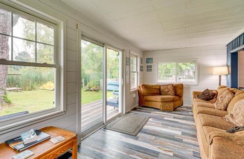 Allenton House | Walk to Cranberry Lake: Quaint Family Cottage