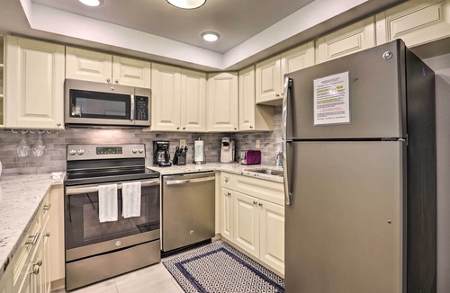 Crescent Beach Apartment | Walk to Crescent Beach: Condo w/Pool Access