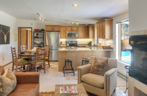 Ketchum Apartment | Walk to Dtwn Ketchum: Mtn-view Condo, Pool Access