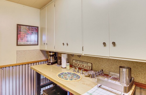 Livingston Apartment | Walk to Dtwn Livingston: Studio w/Mtn Views!
