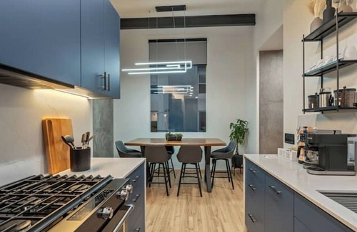 East Village House | Walk to Gaslamp & Petco Rooftop Spa & Game Room