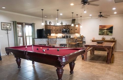 Gruene Condo | Walk to Gruene Hall!On Guadalupe River! Pets Welcome