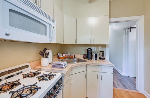 Mamaroneck Apartment | Walk to Harbor! Historic Mamaroneck Guest House