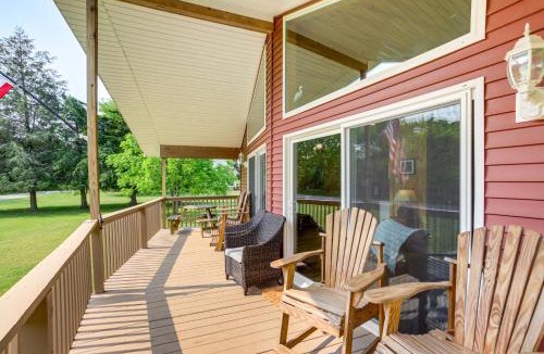 Kelleys Island House | Walk to Lake Kelleys Island Gem with Deck!