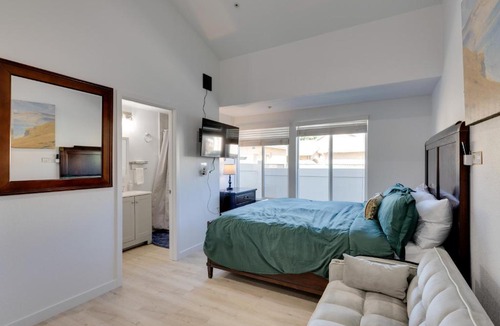 Alhambra Apartment | Walk to Main St! Pet-Friendly Alhambra Studio