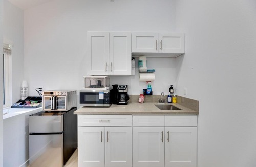 Alhambra Apartment | Walk to Main St! Pet-Friendly Alhambra Studio