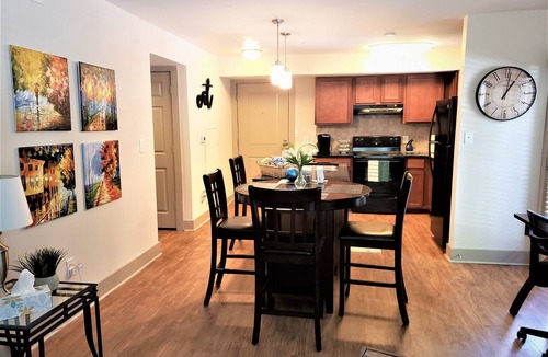 Downtown Atlanta Apartment | Walk to Mercedes-Benz FIFA 2026, Georgia Aquarium and Other Major Attractions