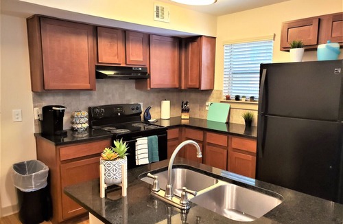Downtown Atlanta Apartment | Walk to Mercedes-Benz FIFA 2026, Georgia Aquarium and Other Major Attractions