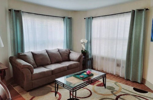 Downtown Atlanta Apartment | Walk to Mercedes-Benz FIFA 2026, Georgia Aquarium and Other Major Attractions