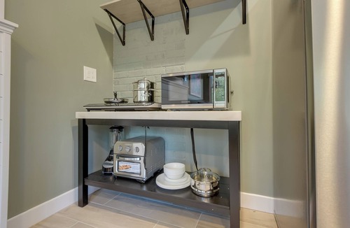 Cheverly Apartment | Walk to Metro Station! Cheverly Apt 8 Mi to DC