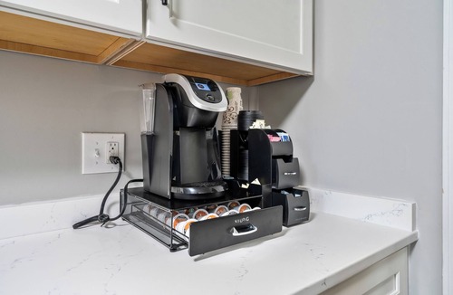 Harters Heights House | Walk to ND and Eddy Street, ProCleaned/Comfy/Updated
