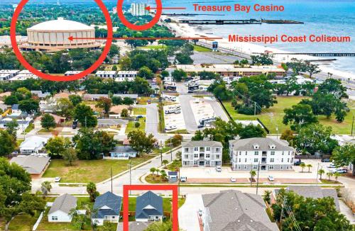 Biloxi House | Walk to the beach Comes with two bikes