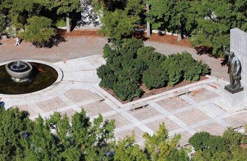 Rosslyn Apartment | Walk to Theodore Roosevelt Island Park! Self Parking, Picnic Area, Starbucks