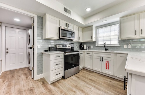 Northside House | Walk to Trout River Pier: Modern Home w/Yard
