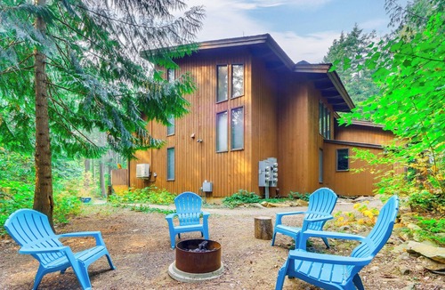 Rathdrum Condo | Walk to Twin Lakes: All-Season Idaho Condo!