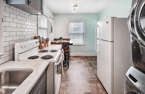 Plaza Midwood House | ★Walkable 2BR Plaza Midwood Bungalow★ Free Parking