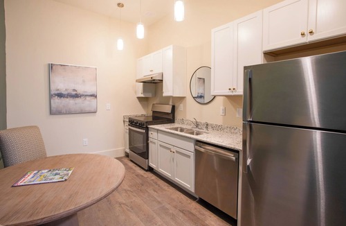 Florence Apartment | Walkable Couple’s Retreat in Downtown Florence