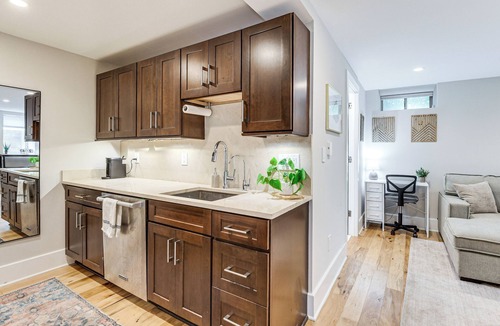 Reed-Cooke Apartment | Walkable DC Stay! Stylish Studio in Adams Morgan