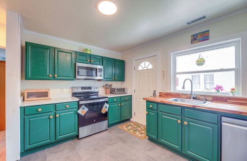 Burgaw House | Walkable Escape in Dtwn Burgaw! Quiet Home w/Yard