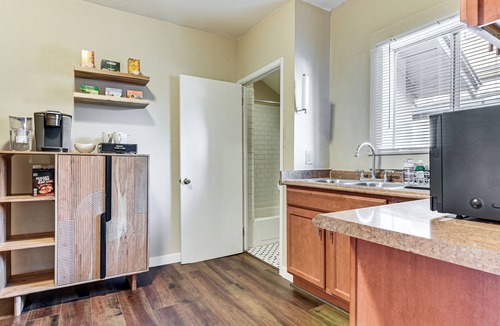 Governmental Mall Apartment | Walkable Haven 1 Mi to Dtwn Phoenix & Chase Field!