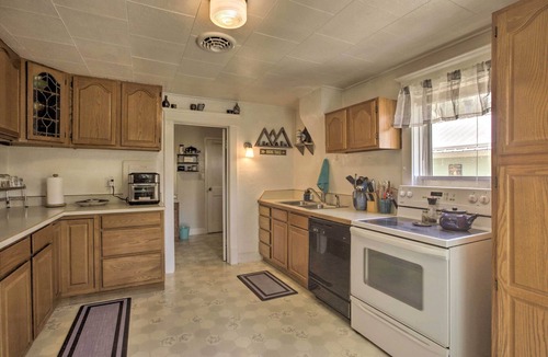 Ten Sleep House | Walkable Ten Sleep House w/Patio & Sunroom!