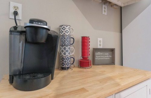 West Central House | Walkable to Downtown! Home for 7!