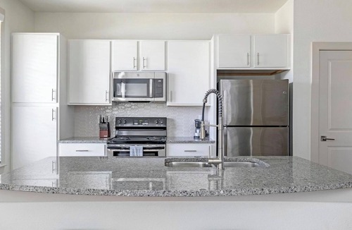 Waller Apartment | Waller 3BD/2.5BA 1 - Three Bedroom Apartment, Sleeps 6