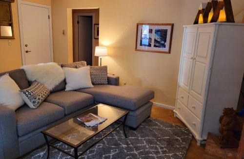 Warm Springs House | Wanderers Way 106