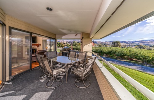 Wapato Point Condo | Wapato Point Halmalka Condo 512B Sleeps 8 by Outdoor Pool, Sandy Beach Amenities