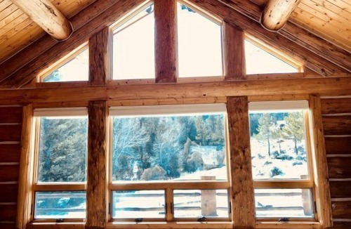 Wapiti House | Wapiti Peek- breathtaking views, pet friendly, only a 30-minute drive to Yellowstone National Park!