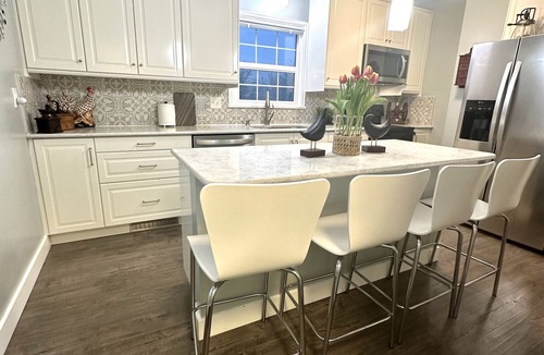 Kellogg House | Warm, friendly, Mountain View’s, 5gig, Restaurants, Covered porch/fire table