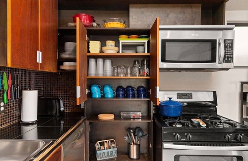 Southtown House | Warm King Wm Getaway | Heated Pool Near Riverwalk