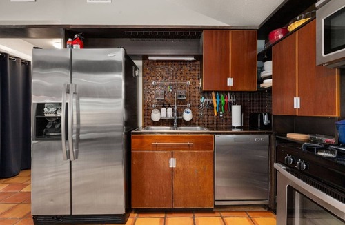 Southtown House | Warm King Wm Getaway | Heated Pool Near Riverwalk